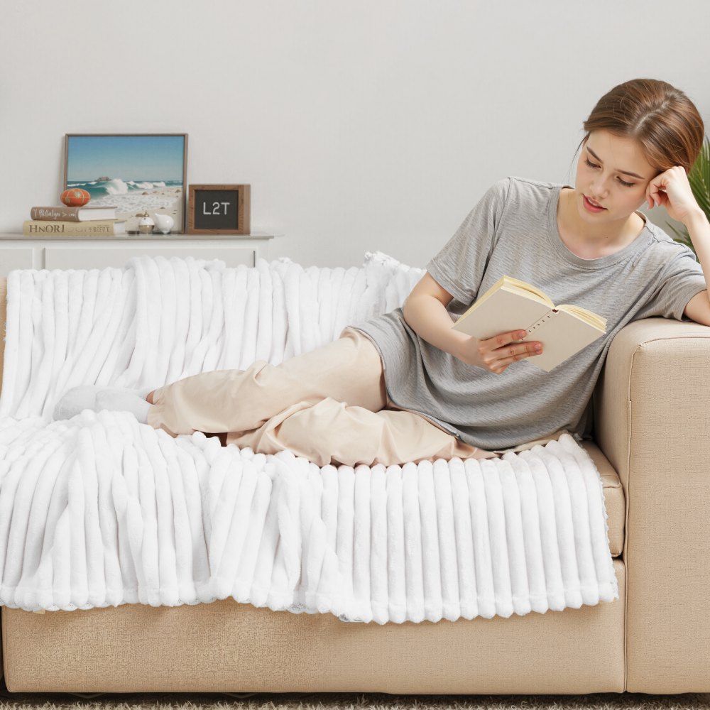 VEVOR Fleece Throw Blanket, 50 x 60 Inches / 1270 x 1524 mm, Flannel Fleece Cozy Throw Blankets, Cute Small Fuzzy Throws, Lightweight Super Soft Bed Blanket, Ideal for Couch, Sofa, Bedroom, White