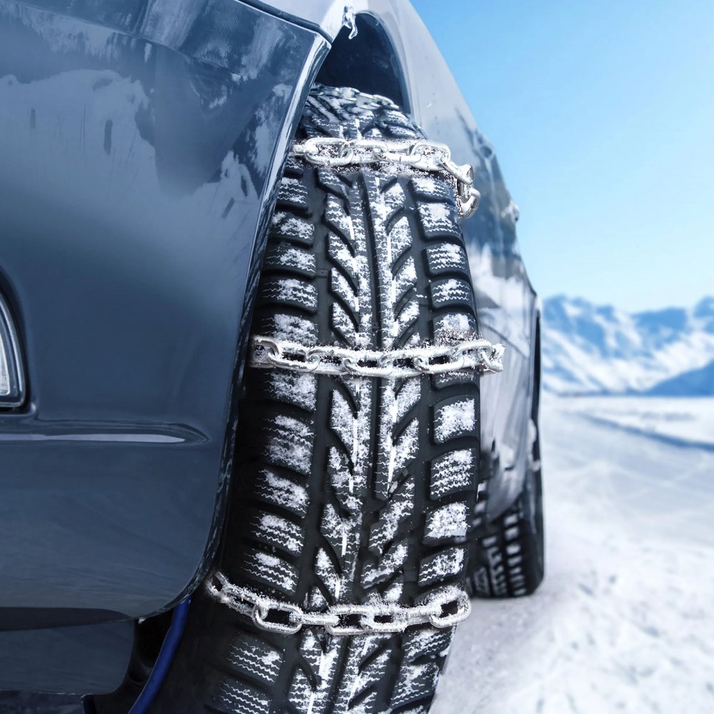 VEVOR Proof Coil Chain, 1/4" x 100', 1540 lbs Safe Working Load, Zinc Plated Proof Tested Coil Chain with Two Quick Links, Galvanized Carbon Steel Link Chain for Towing, Hanging, Camping, Pet Towing