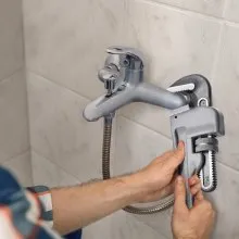 VEVOR Pipe Wrench, 24" Aluminum Straight Pipe Wrench, Adjustable Plumbing Wrench, with High Strength Jaw and Ergonomic Handle, Easy to Carry, Hangable Design, for Water Pipes, Automotive Repairs