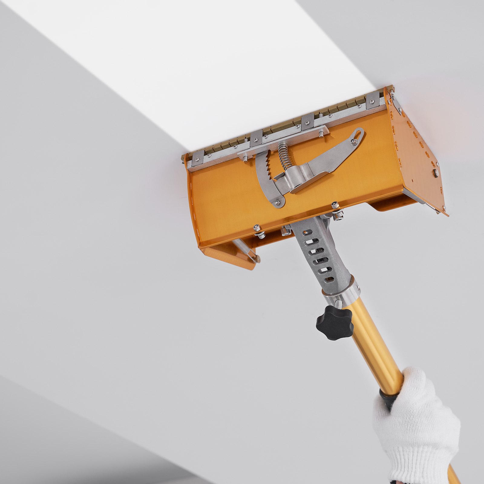 worker using VEVOR drywall flat box on ceiling with extendable pole and gloved hand.