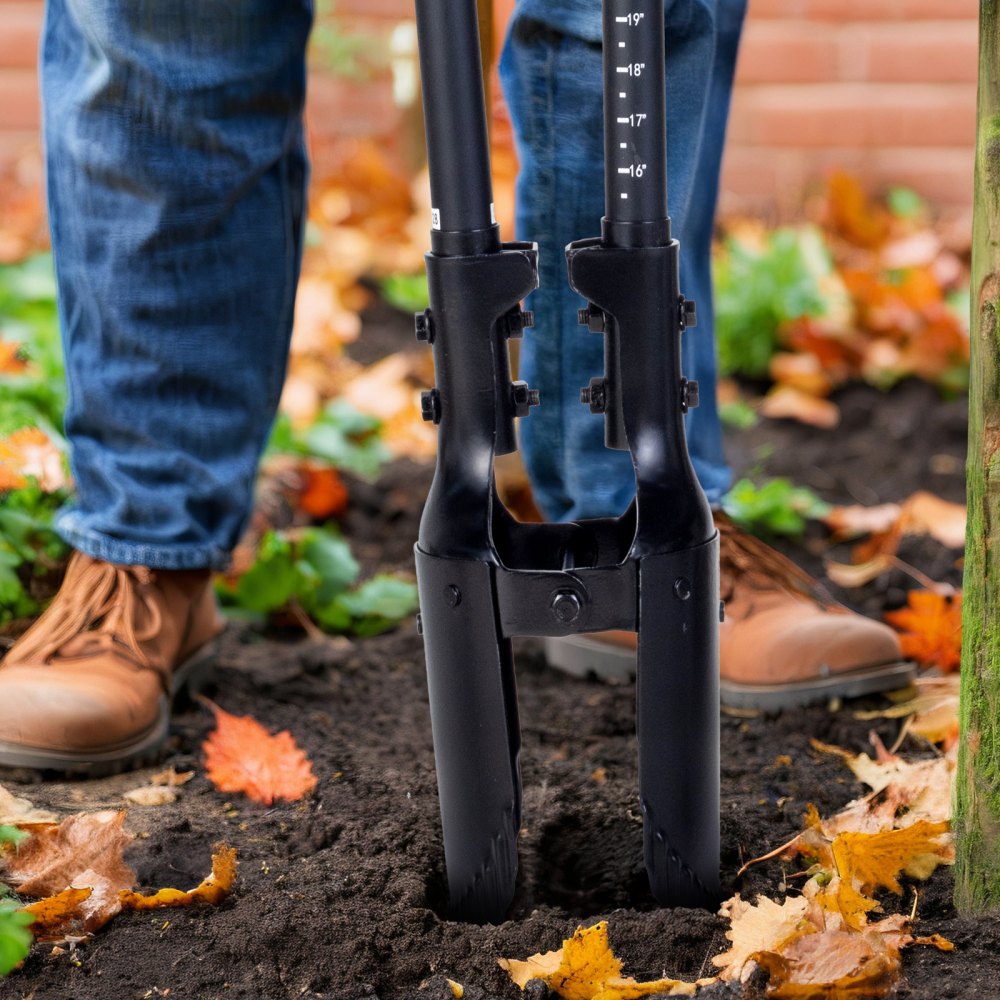 VEVOR Post Hole Digger, Heavy Duty Post Hole Digger with Fiberglass Handle, Manual Hole Digger with Scale Markings and Metal Blade, Post Hole Digger Tool for Digging Gardening and Outdoors, 57.5-Inch