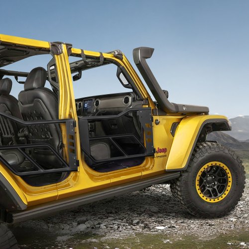 Jeep JK dengan pintu tubular untuk gaya petualangan