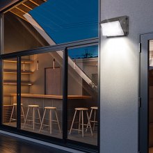 VEVOR Paquete de 2 luces LED de pared, 100 W, 10800 lm, 5000 K, luces comerciales para exteriores, iluminación de seguridad, con detección de luz inteligente, 180 cuentas LED, ahorro de energía para garajes, patios, IP65 a prueba de agua