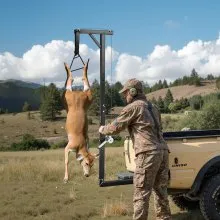 VEVOR Truck Hitch Game Hoist 136 kg Hunting Deer Hoist with 2-inch Receiver