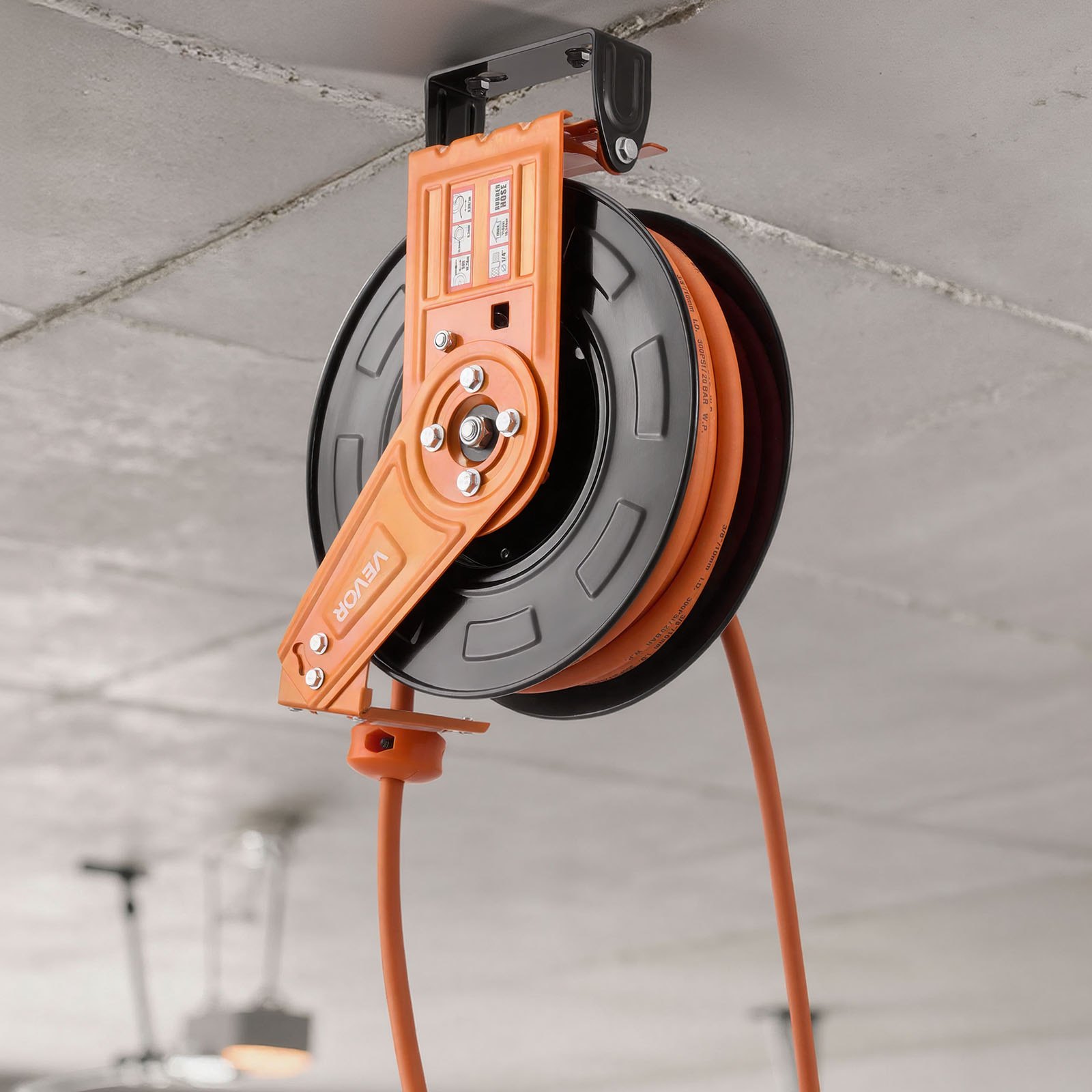 VEVOR Retractable Air Hose Reel, 15m x 9.5mm Rubber Air Hose Max 300PSI, Auto Rewind Air-Compressor Hoses Reel with 1m Lead in, 180° Swivel Ceiling/Wall Mount for Garage Workshops