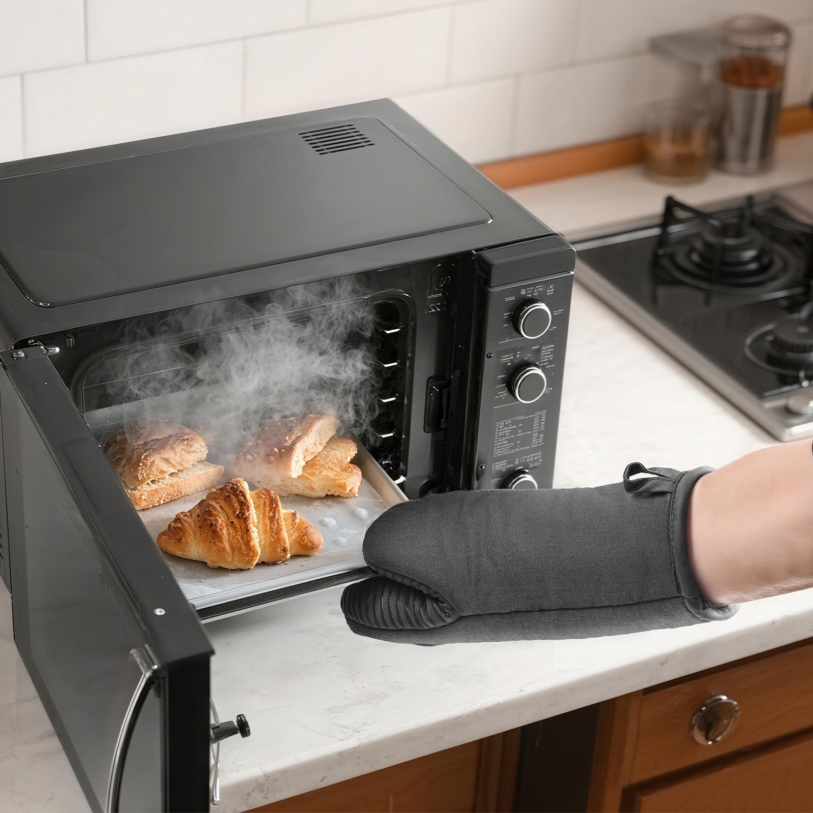 VEVOR Oven Mitts, Mini Oven Mitt Set with Non-Slip Silicone Strips, High Heat Resistant to 500℉, Lightweight Cotton Baking Mitts 13.07 x 6.1 inch with 2 No-Marks Hooks for Home, Kitchen, 2 Piece