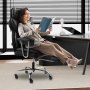 Silla ejecutiva de oficina VEVOR con reposapiés, capacidad de 181 kg, con almohada lumbar y reposabrazos extraíbles, ergonómica y resistente, reclinable, de cuero sintético, color negro.