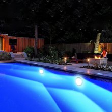VEVOR Lampe de piscine LED 12 V, 25,4 cm, 40 W, RGBW à changement de couleur pour piscine creusée, spa, lumière sous l'eau, avec télécommande avec cordon de 30,5 m, convient pour les grandes niches humides de 25,4 cm, IP68 et testée selon les normes UL