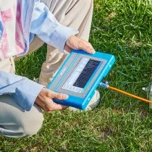 VEVOR Underground Water Detector, Up to 492ft (150m) Pro Underground Water Detection Locator, 7" Touchscreen Auto Mapping Well Detector Explorer with Multi-Frequency Measurement, 8GB Card, Carry Case