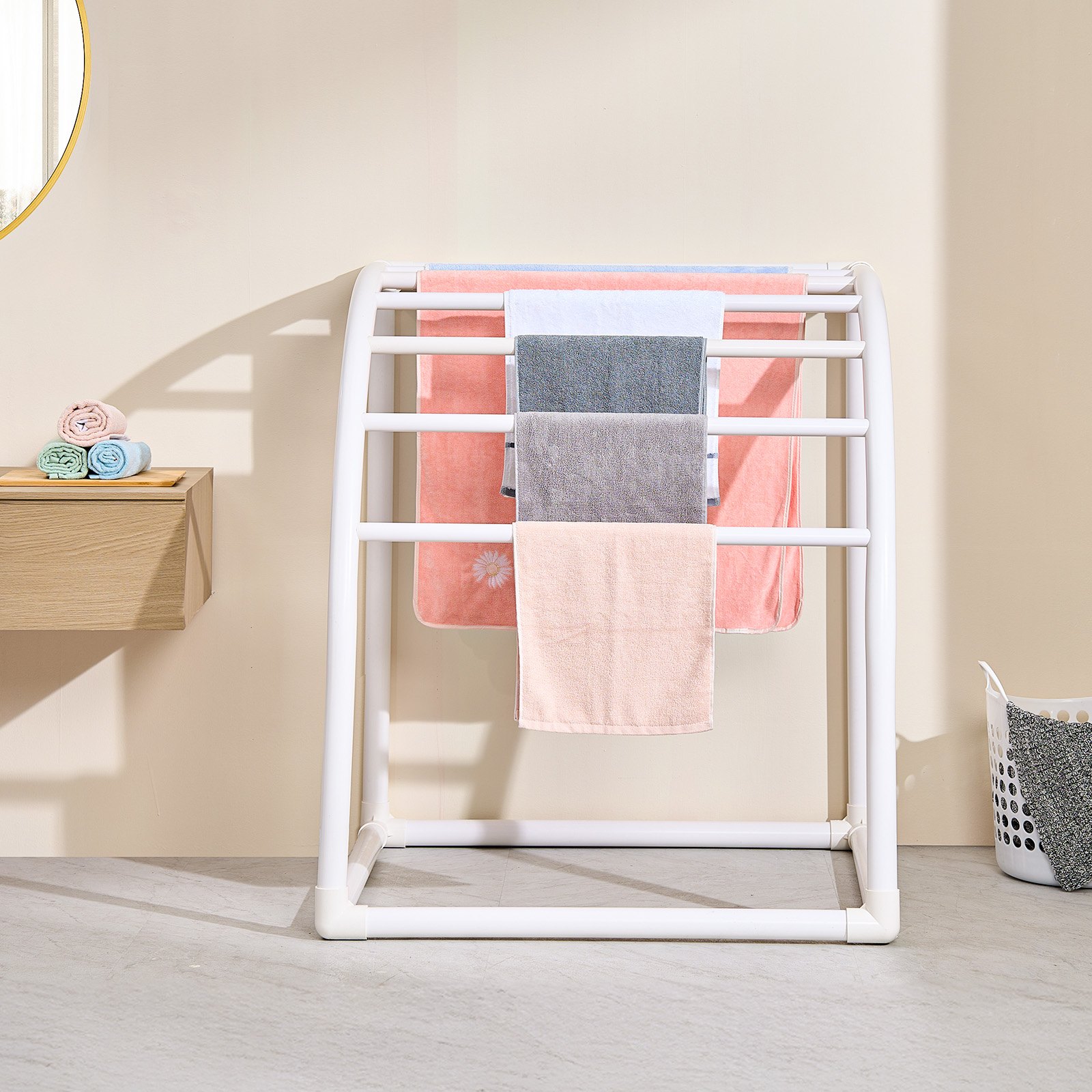 VEVOR Towel Rack, 7 Bars Outdoor PVC Towel Holder, Floor Standing Pool Towel Hanger Stand with Clips, Bag & Hook, Outdoor Indoor Quilt Drying Rack Organizer, Ideal for Poolside, Bathroom, Spa, White