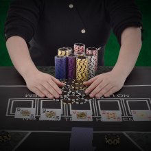 Set de jetoane de poker VEVOR, set de 300 de piese de poker, set complet de jocuri de poker cu husă de transport, jetoane de lut de cazinou grele de 14 grame, cărți, butoane și zaruri, pentru Texas Hold'em, Blackjack, jocuri de noroc