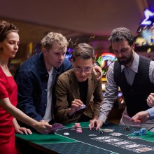 VEVOR pokerbordsskiva 70 x 35 tums pokermatta 6-8 spelare Vikbar med väska grön