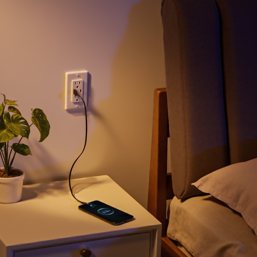 VEVOR USB Wall Outlet, 24 W 15A Tamper Resistant Electrical Outlet with 1 Type C & 1 Type A Ports, 2 Three-prong AC Outlets, Screwless Wall Plate Included, Charging for Multiple Devices, White