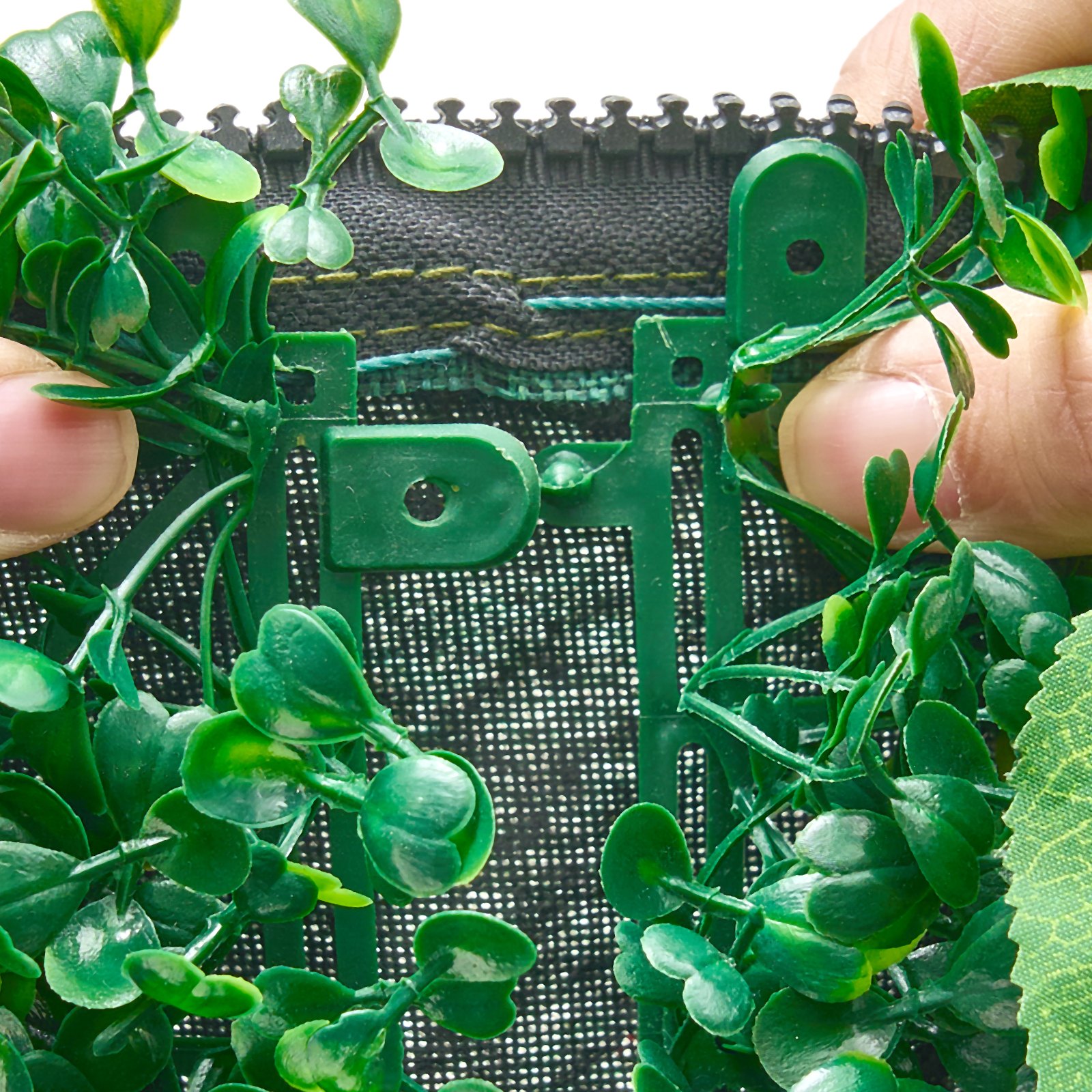 VEVOR Artificial Plant Wall, 4 PCS 61 x 243.8 cm Artificial Boxwood Panels, Sun Protection Greenery Backdrop Privacy Hedge Fence, Fake Grass Screen for Wedding, Indoor, Outdoor Garden, Backyard