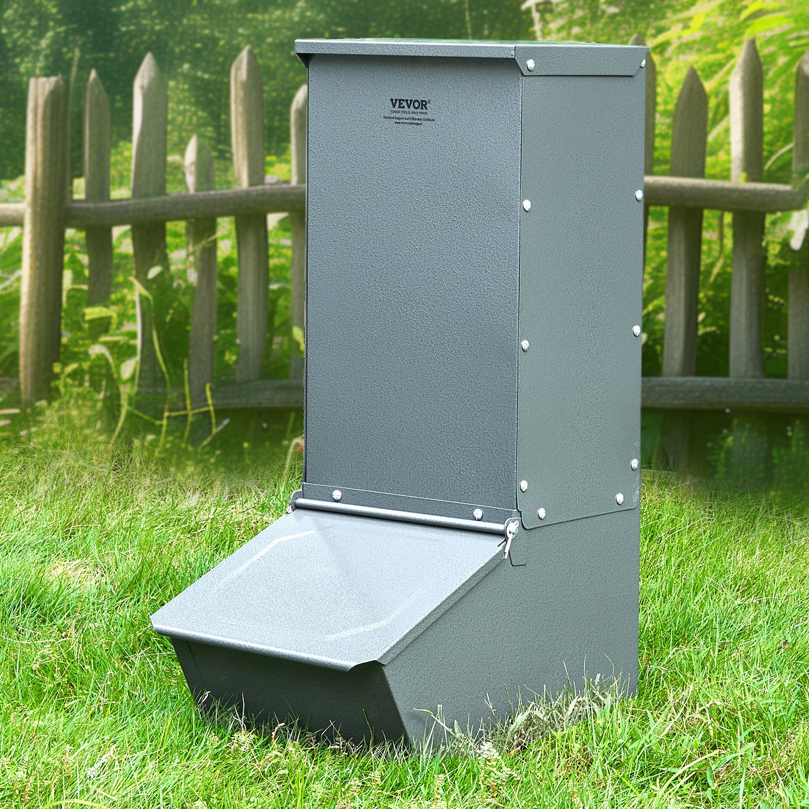 VEVOR Hog Feeder, 2.2 Bushel Capacity, Single Door Pig Feeder, Heavy Duty Steel Piglets Feeder, Multipurpose Trough Creep Feeder, Outdoor Livestock Feeder Farm Accessory for Feeding up to 5 Hogs