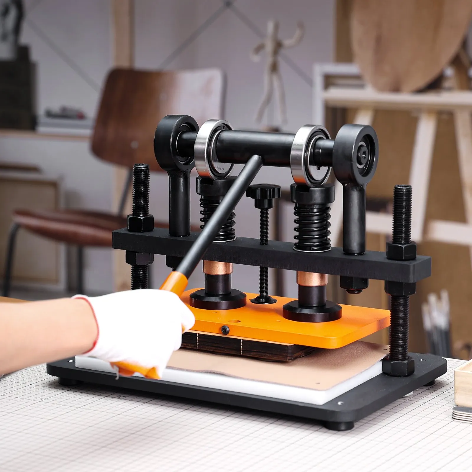 VEVOR Leather Cutting Machine, 25.9 x 15 cm Embossing Plate Manual Die Cutter, 1.2 cm Pressure Stroke Leather Embossing Machine, Dual Guide Shafts Die Cut Machine for Various of Materials
