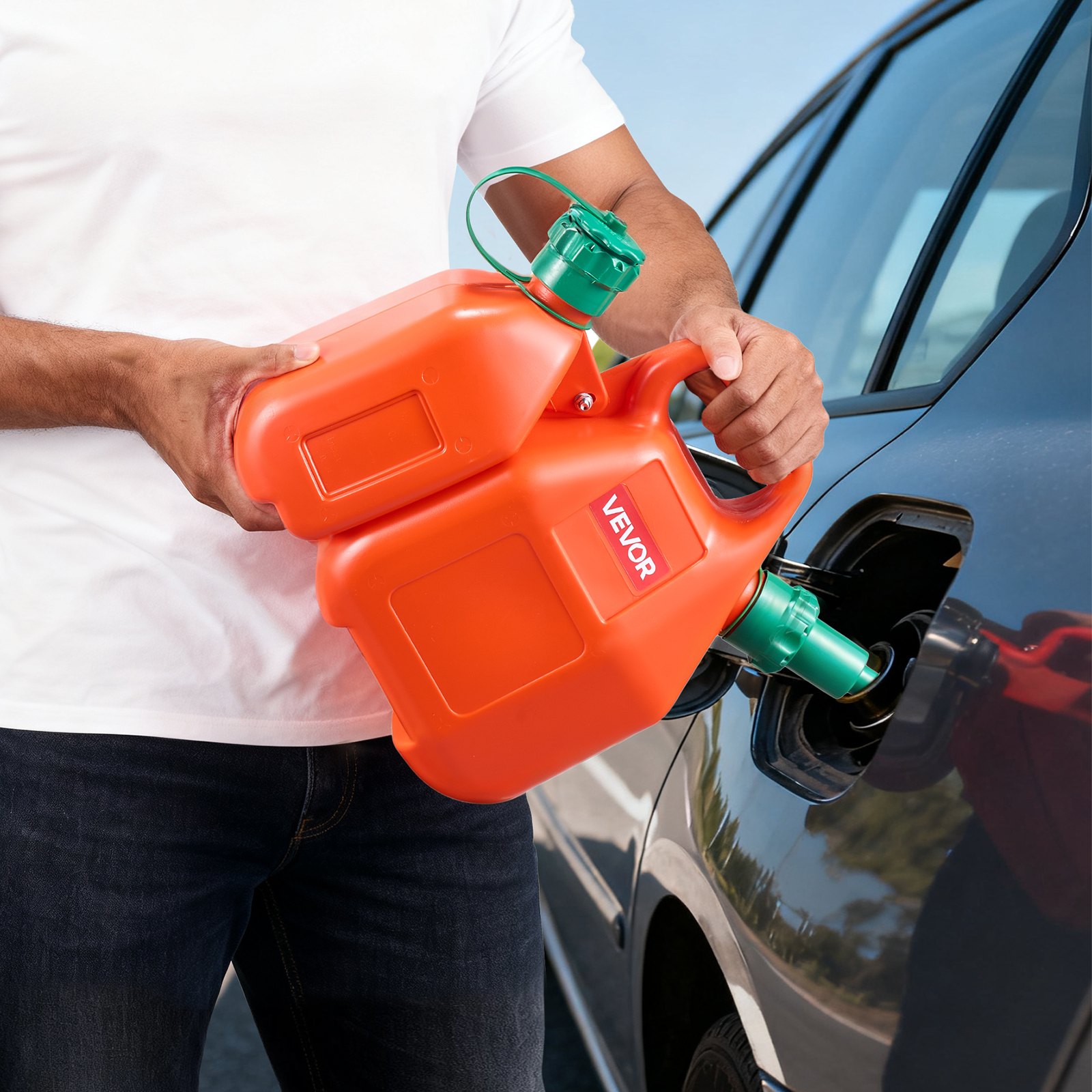 Contenedor de combustible VEVOR, 1.6 galones, tanque de combustible con boquilla y contenedor de aceite adicional de 0.5 galones, caudal máximo de 5.5 l/min, contenedor plano portátil y a prueba de fugas para la mayoría de automóviles, motocicletas, cuatrimotos y vehículos utilitarios.