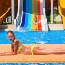 VEVOR Lily Pad Floating Mat, Large 9x6 FT Floating Water Pad, 3-Layer Floating Dock for Adults Kids, 1.3" Thick Tear-Resistant XPE Foam Raft, Floating Island for Lake, Pool, Ocean, Beach, and Boating
