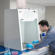 VEVOR Ducted Fume Hood, 22.83 x 25.98 x 24.80 inch Working Area, Lab Fume Hood with LED Light and G1 Pre-Filter, Exhaust Equipment for Laboratory Fume Control and Pharmaceutical Compounding, White