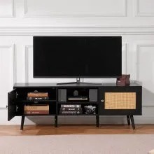 VEVOR Mueble de TV de ratán para TV de 65 pulgadas, mueble de TV bohemio con puerta de ratán, centro de entretenimiento con toma de corriente integrada y puertos USB, consola de TV moderna para sala de estar, sala multimedia, color negro