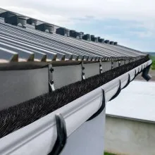 VEVOR Gutter Brush, 120 Feet Total Length 4.33 inch Diameter Gutter Cleaning Tools, Ground-Level Gutter Brush Leaf Guard for 5 Inch Gutters, Easily Clear roof Leaves and Debris, 40 Pack
