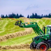VEVOR 49" Hay Spear, Bale Spears 1600lbs Loading Capacity, Skid Steer Loader Tractor Attachment with 2pcs 17.5" Stabilizer Spears, Quick Attach Spike Forks