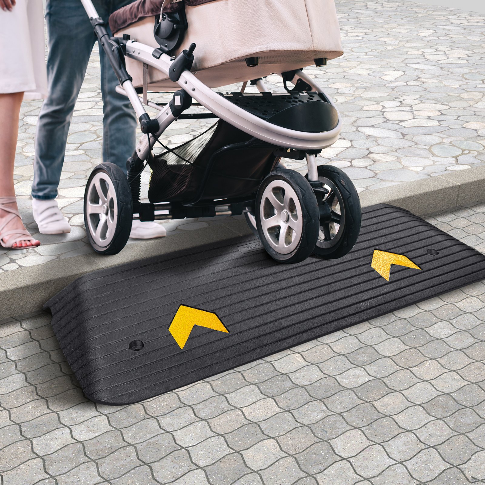 VEVOR Upgradovaná pryžová prahová rampa, 1,5" zvedací dveře rampy pro invalidní vozíky, přírodní obrubníková rampa Jmenovitá nosnost 33069 lb, protiskluzová pryžová rampa s texturovaným povrchem pro invalidní vozík a skútr