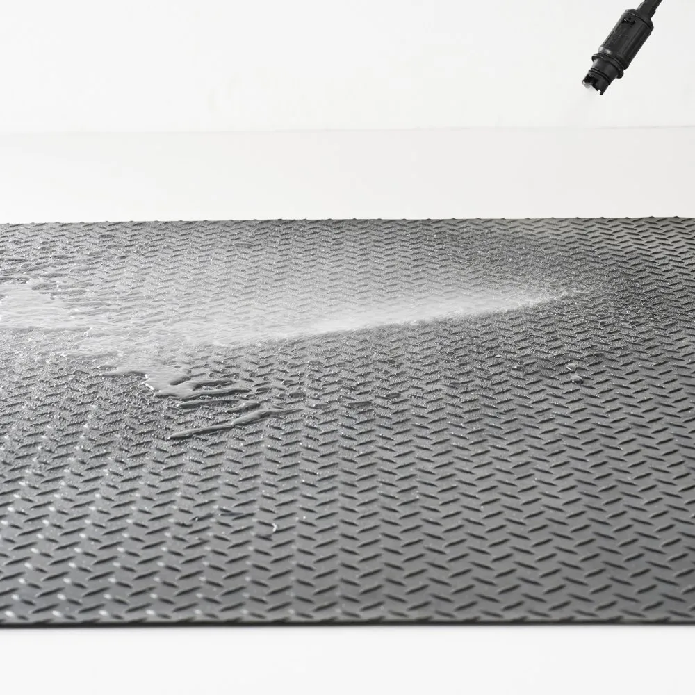 VEVOR Diamond-Plate Rubber Flooring Roll, 3 mm x 4 ft x 6 ft Garage Floor Mat, SBR Rubber Garage Flooring Roll, Easy to Clean, Diamond Plate Rubber Mat for Under Cars, Garage Industry Gym, Black
