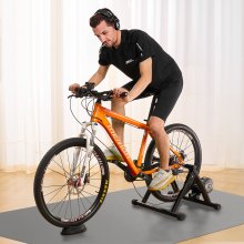 VEVOR sykkeltrenerstativ, flytende stasjonært sykkelstativ for 26"-29" hjul, støyreduksjonsfluid svinghjul, bærbart sykkelstativ for innendørs kjøretrening, med hurtigutløser og forhjulsstigning