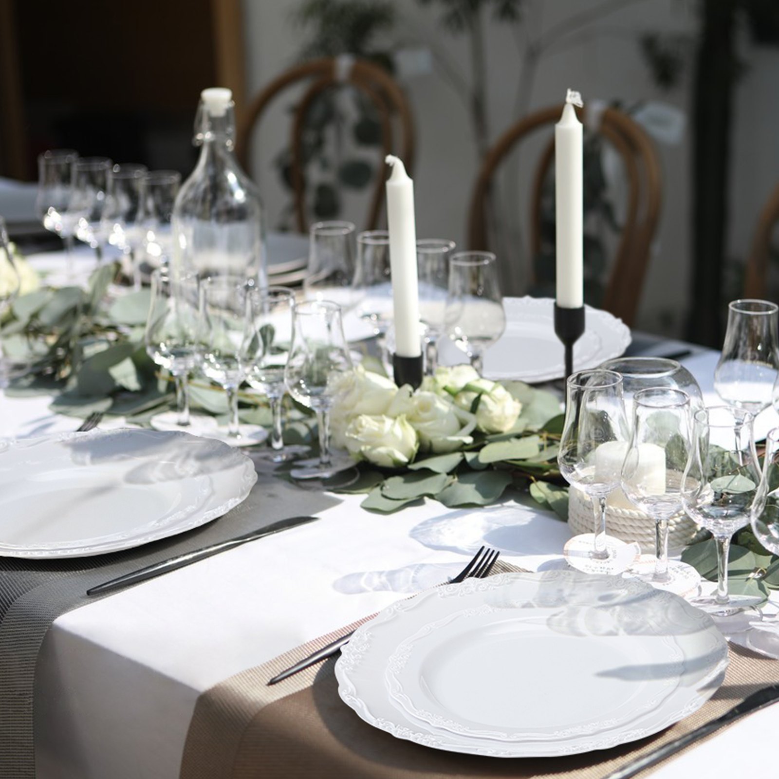 VEVOR Plastic Disposable Plates, 100 Pcs White Plastic Plates, Heavy Duty Plastic Plates with 50 Pcs 9.8 Inch Plastic Dinner Plates and 50 Pcs 7.5 Inch Plastic Dessert Plates, for Wedding and Party