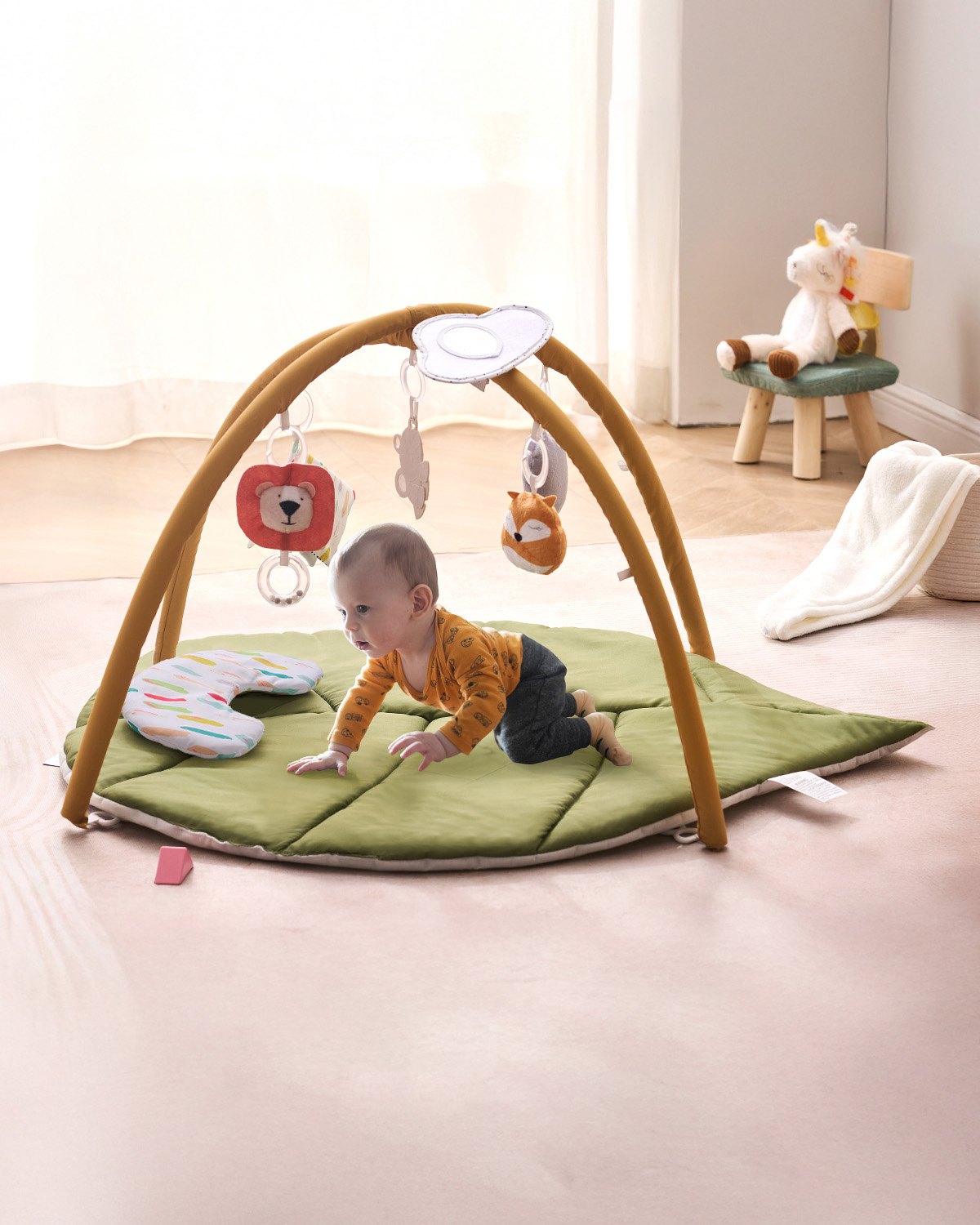 VEVOR Baby Play Gym Mat, Baby Activity Mat with 6 Sensory Toys, Oversize Leaf-Shaped Tummy Time Mat for 0-18 Months Newborn Infant, Baby Essential Gift for Motor Skills & Early Cognitive Development