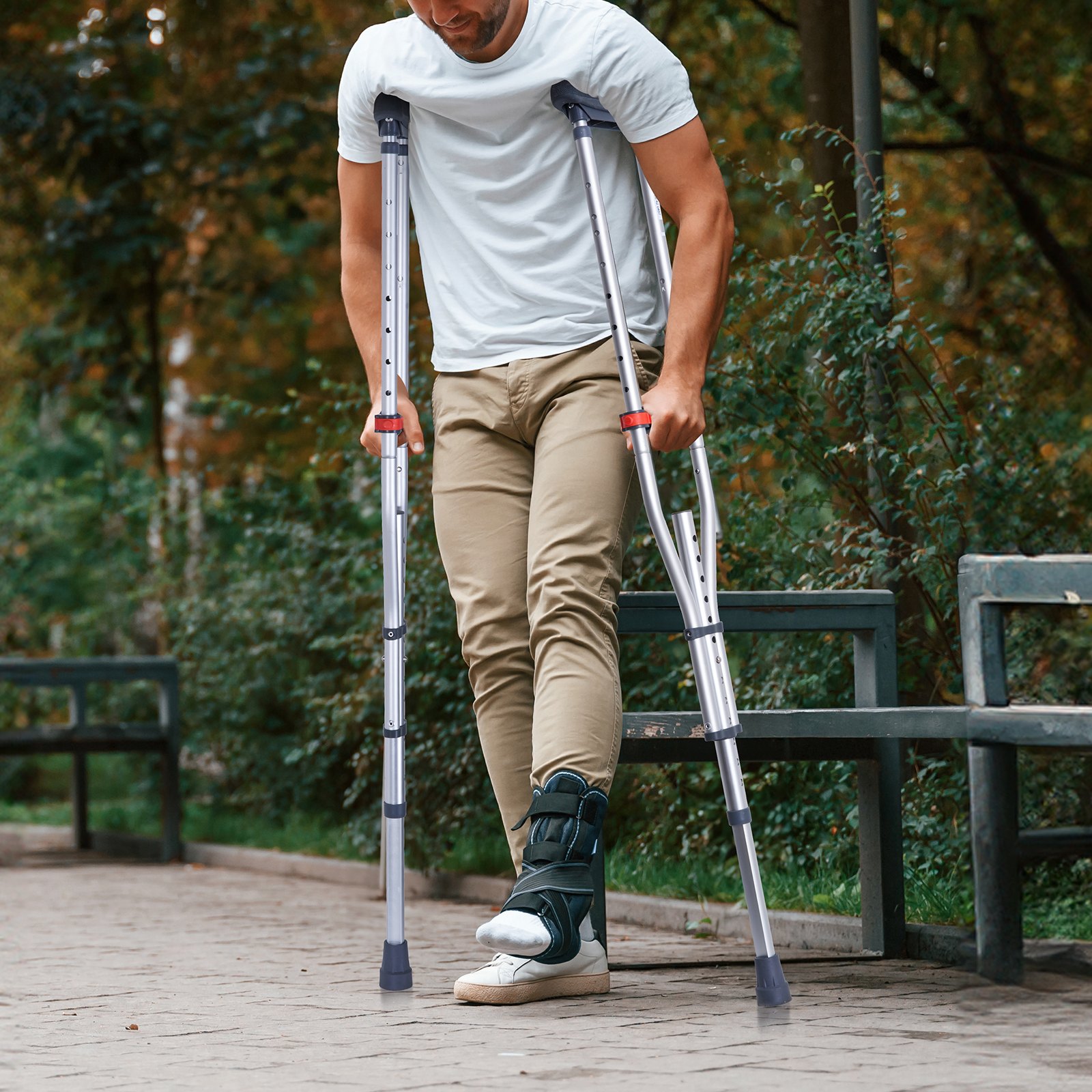 VEVOR Underarm Crutches, 13-Level Height Adjustable Underarm Walking Crutches, Lightweight Aluminum Crutches for Adults Teenager - with Soft Underarm Pad for Leg Injury Surgery Disabled, 1 Pair 300LBS