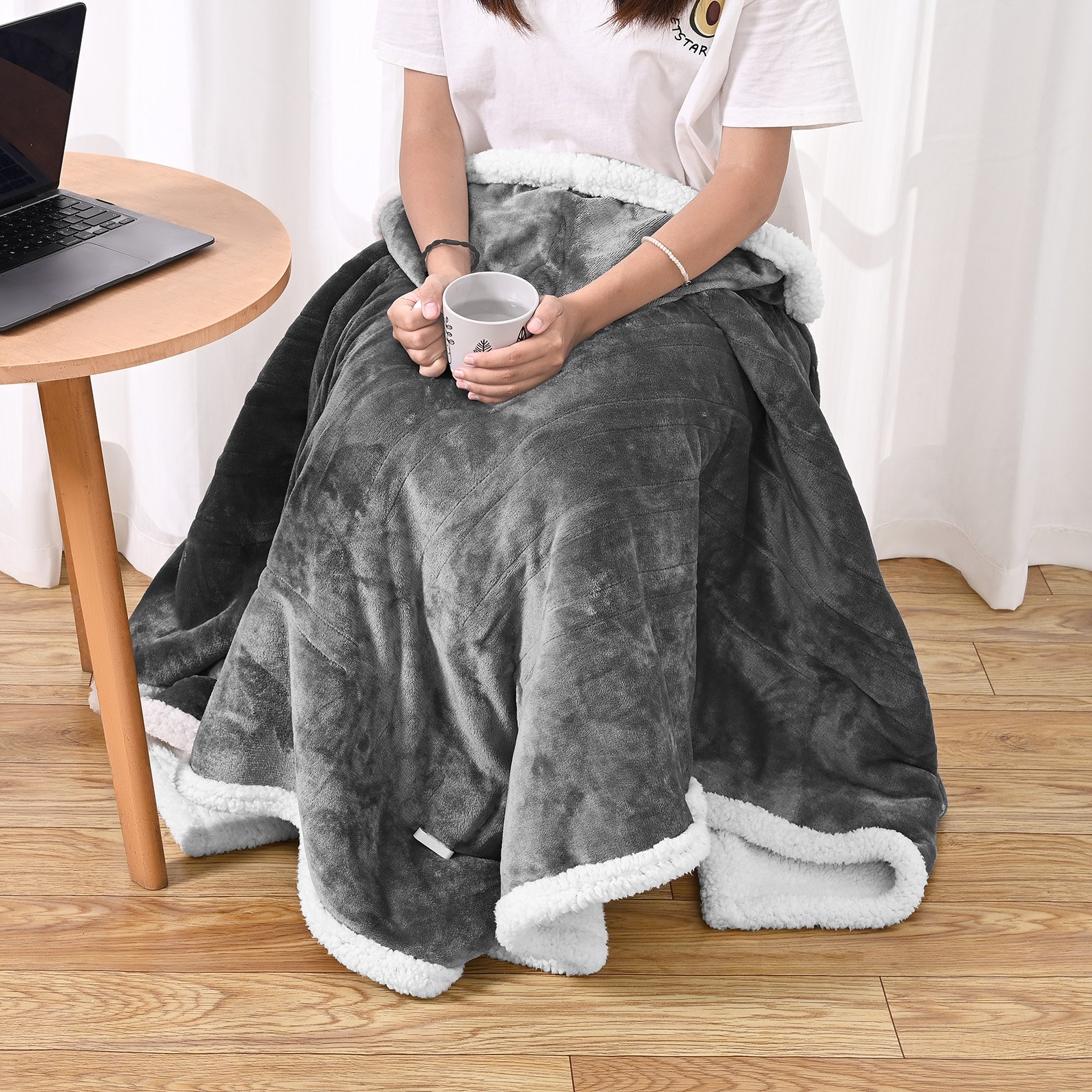 VEVOR Wearable Heated Throw Blanket Electric Shawl, Portable Robe Blanket Hoodie for Women, 5 Heating Levels, 3H Auto Shut-Off, Overheat Protection,Winter for Adult Mom Girlfriend,Machine Washable