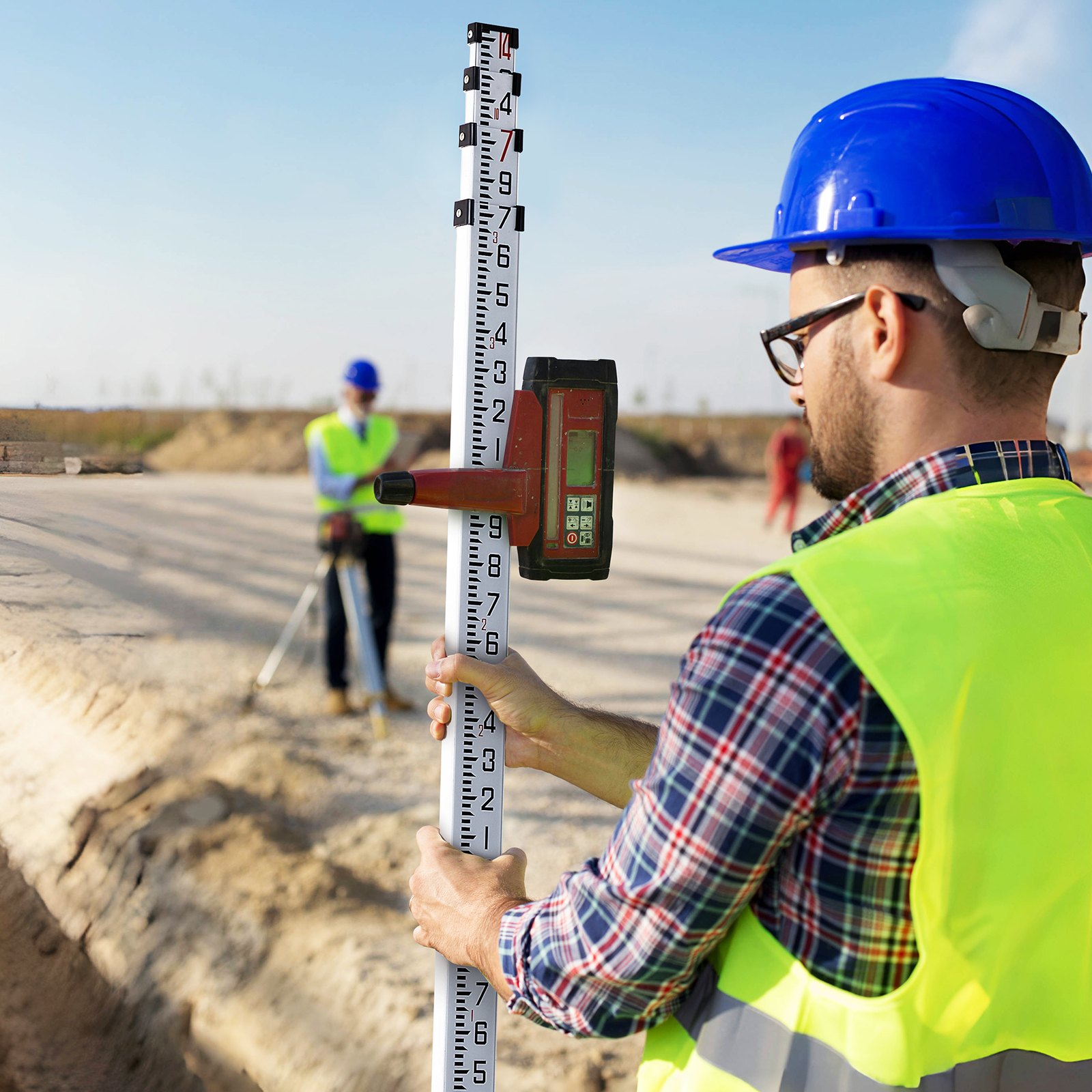 VEVOR Aluminum Grade Rod, 14-Feet/8ths 4 Sections Telescopic Measuring Rod, Double-Sided Scale 1/8in Leveling Rod Stick, Aluminum Alloy Survey Rod w/ Bubble Level &Carrying Bag for Houses,Walls,Floors