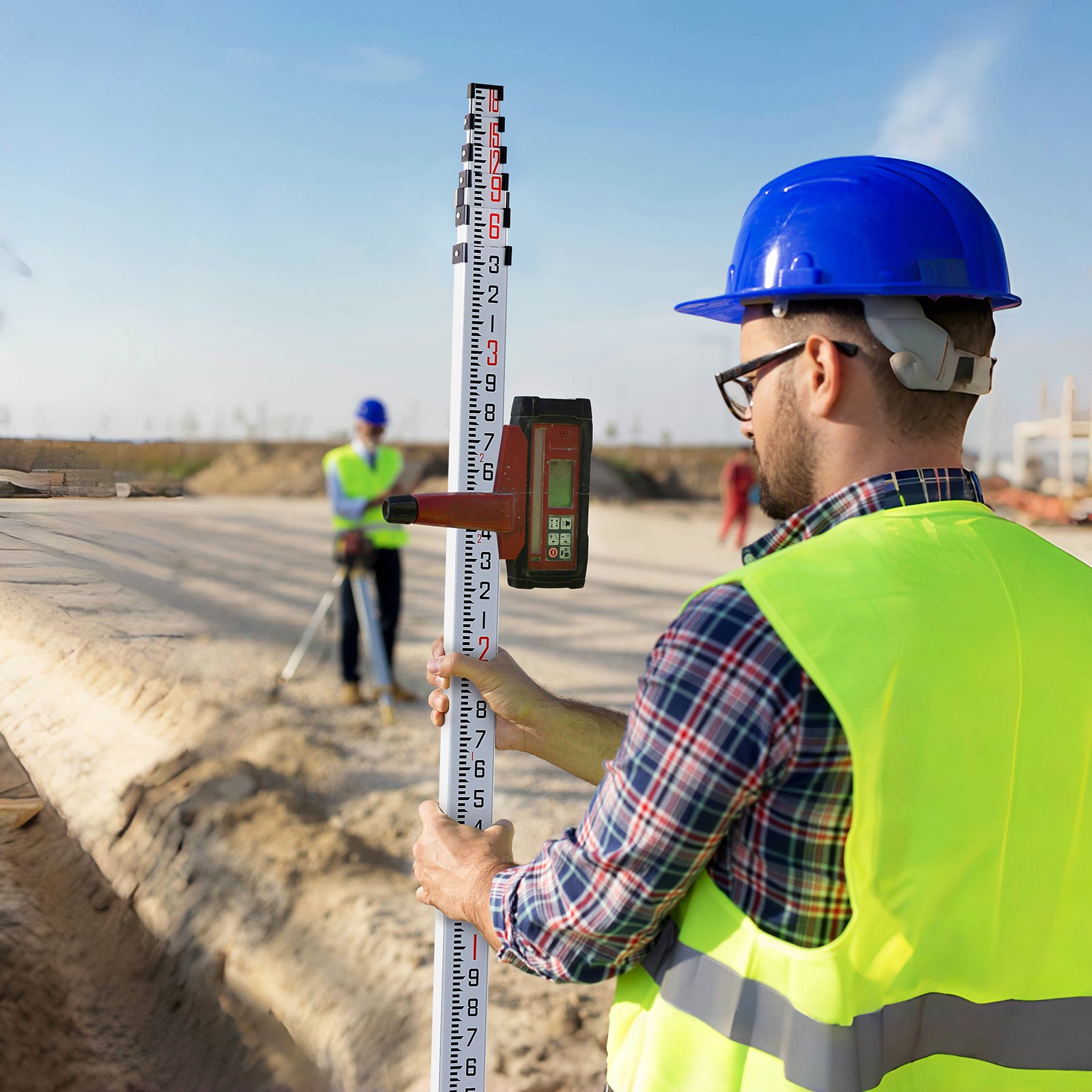 VEVOR Aluminum Grade Rod, 18-Feet/10ths 6 Sections Telescopic Measuring Rod,Double-Sided Scale 1/10ft Leveling Rod Stick,Aluminum Alloy Survey Rod w/ Bubble Level &Carrying Bag for Houses,Walls,Floors