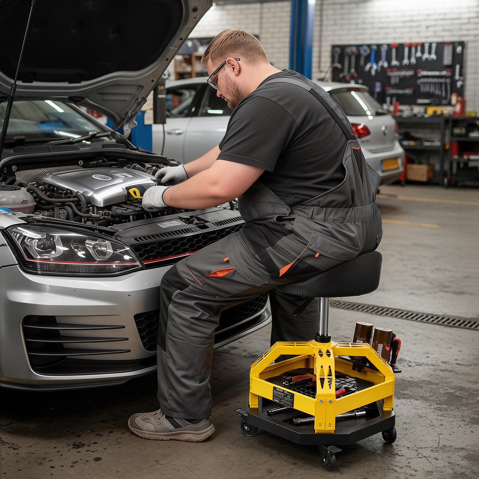 VEVOR Rolling Shop Stool with Wheels, 500-650 mm Adjustable Height, 360° Swivel, 150 kg Capacity, Garage Work Mechanic Stool with Backrest, Tool Tray Storage, Padded Seat Shop Chair, Black/Yellow