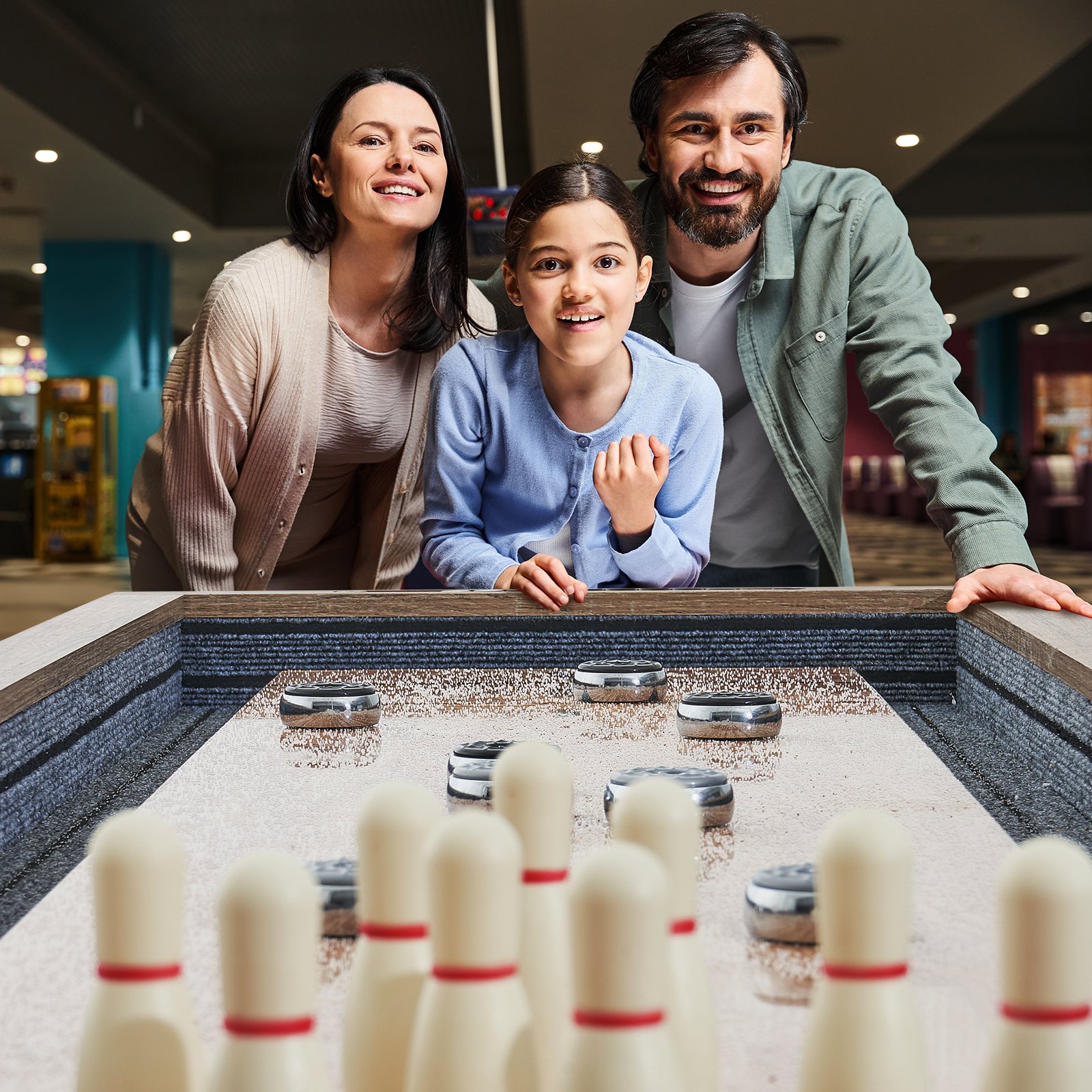 VEVOR Shuffleboard Table, 276cm Shuffleboard for Family Game Rooms, 2 in 1 Shuffleboard and Bowling Combo Game Set, with Scratch-Resistant Playfield, Legs, 8 Pucks, Bowling Set, Wax, and Table Brush