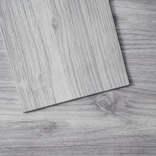 Samolepící vinylové podlahové dlaždice VEVOR 20KS 0,62 mm tlustá světle šedá dřevěná zrna